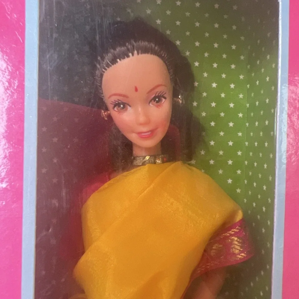 1993 Barbie in India #9910 Brunette Yellow Sari LEO Mattel NIB Vintage